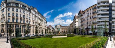Budapeşte Macaristan. Yeni yenilenmiş Josef Nador Plaza. Merkezin bir parçası ve iyi alışveriş sunuyor..