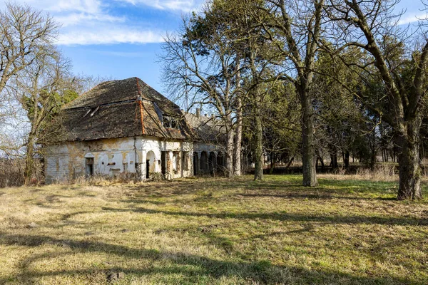 Старый Заброшенный Дом Деревне — стоковое фото