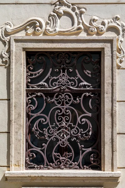 Dekorative Schmiedeeiserne Fenster Der Altstadt — Stockfoto