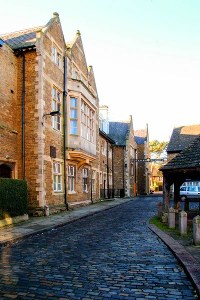 Vista Edifício Velho Escola Oakham Dia Ensolarado Oakham Rutland Inglaterra — Fotografia de Stock