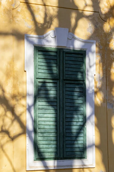 Altes Fenster Der Stadt — Stockfoto