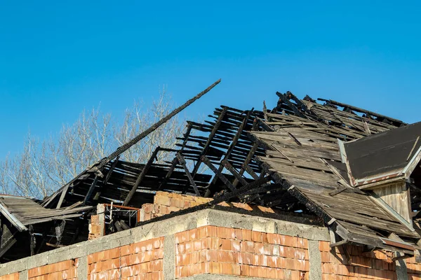 Una Gran Casa Madera Con Techo Edificio —  Fotos de Stock