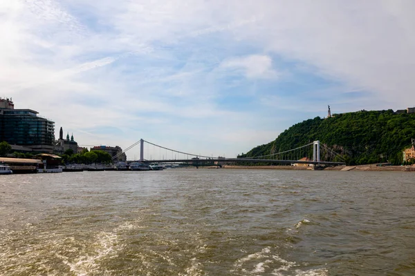 Utsikt Över Budapest Som Kryssning Donau — Stockfoto