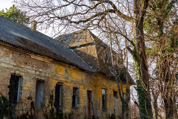 Vieille Maison Abandonnée Dans Ville — Photo