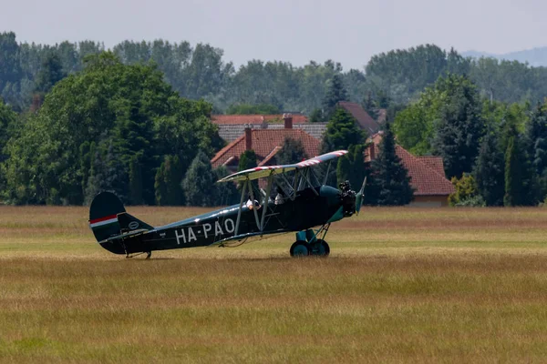 Det Gamla Sovjetiska Militära Flygplanet — Stockfoto