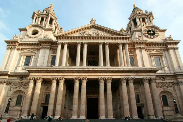 Bella Cattedrale Nella Città Europea — Foto Stock