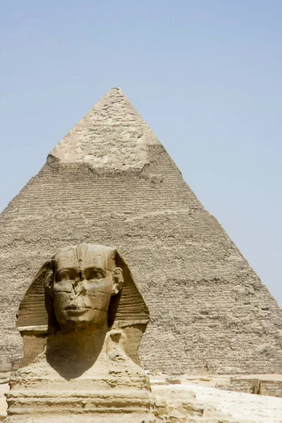 Pyramide Und Sphinx Mit Blauem Himmel — Stockfoto