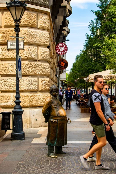 Budapest Ungarn Juli 2018 Statue Fat Policeman Sentrum Berømte Steder – stockfoto
