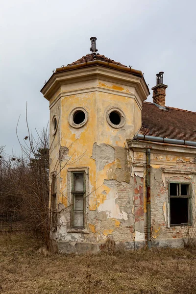 Vieille Maison Abandonnée Dans Ville — Photo