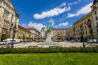Budapeşte Macaristan. Yeni yenilenmiş Josef Nador Plaza. Merkezin bir parçası ve iyi alışveriş sunuyor..
