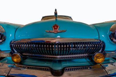 Klasik bir arabaya yaklaş.