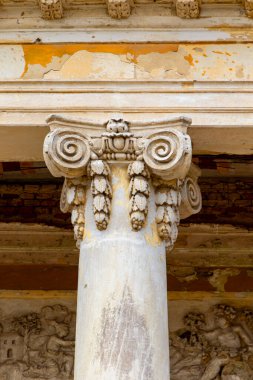 Avrupa 'daki antik Roma sütunu