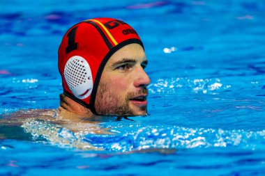 yüzme havuzunda su topu oyunu yarışması 