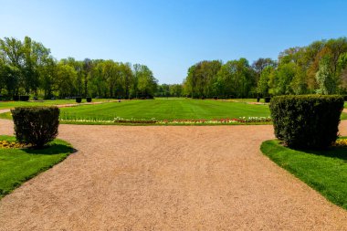 Şehir parkının güzel manzarası
