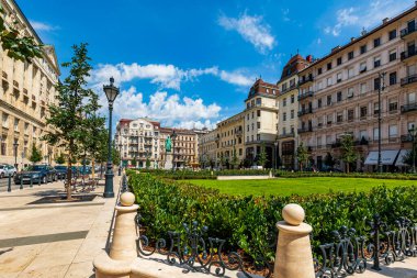 Budapeşte Macaristan. Yeni yenilenmiş Josef Nador Plaza. Merkezin bir parçası ve iyi alışveriş sunuyor..