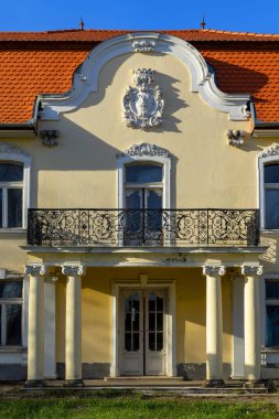 Macaristan - Ülke Harabeleri / 16. yüzyıldan kalma sonbahar şatosu.