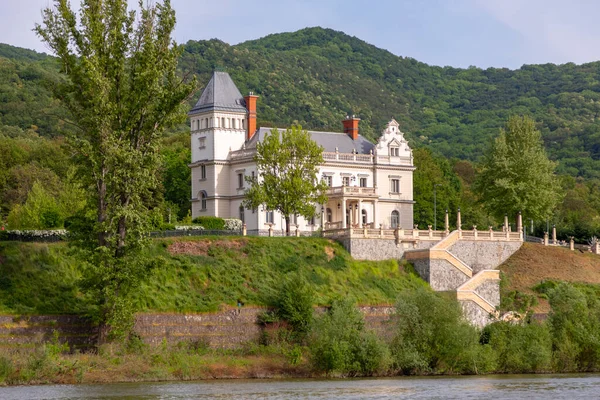 Malowniczy Widok Majestatycznej Średniowiecznej Architektury Zamku — Zdjęcie stockowe