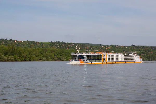 Das Schiff Ist Ein Kleines Boot Ufer Des Flusses — Stockfoto