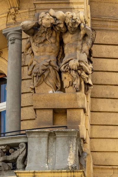 Klasyczne Bramy Ozdobami Tak Typowe Dla Śródmieścia Budapesztu Budapeszt Węgry — Zdjęcie stockowe