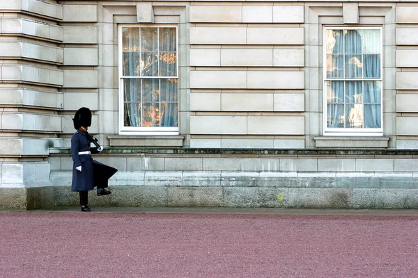 Londýn Velká Británie Prosince 2005 Britská Královská Garda Buckinghamském Paláci — Stock fotografie