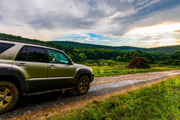 Coche Carretera Las Montañas — Foto de Stock