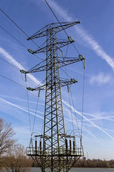 Hochspannungsleitungen Himmel — Stockfoto