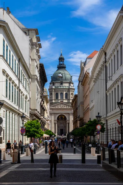 Tourists Walking Beautiful Roman Catholic Saint Stephen Basilica Budapest Hungary — Stock Photo, Image