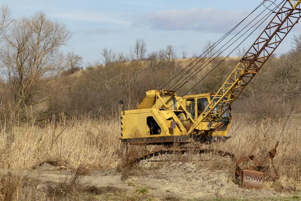 Overvloedige Oude Roestige Mobiele Kraan Links Het Veld — Stockfoto