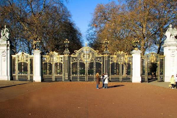 Ornate Royal Gate Londra Inghilterra — Foto Stock