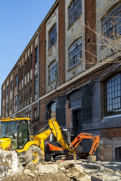 Rovine Una Vecchia Fabbrica Sullo Sfondo — Foto Stock