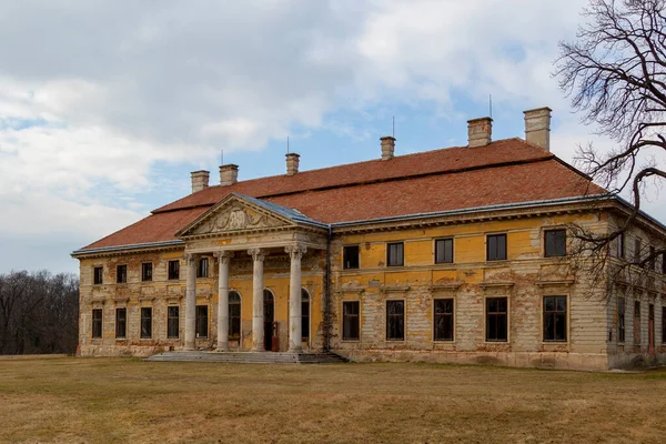 Vieux Bâtiment Abandonné Dans Ville — Photo