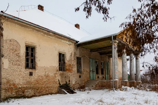 Старый Заброшенный Дом Городе — стоковое фото