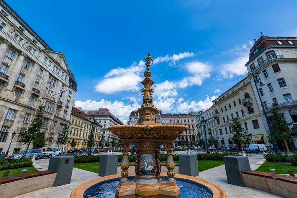 Budapest Hungría Agosto 2020 Recién Renovada Fuente Porcelana Josef Nador — Foto de Stock