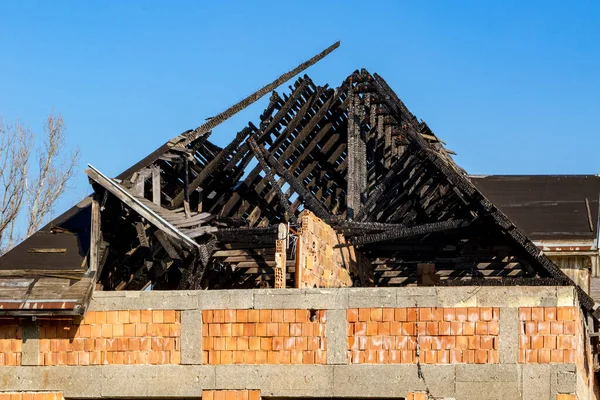 Toit Nouveau Bâtiment Partiellement Détruit Par Incendie — Photo