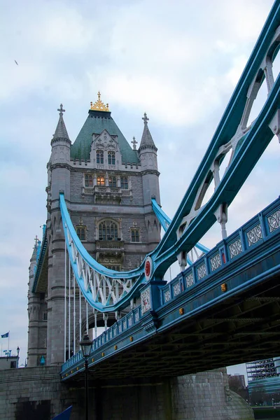 London Δεκεμβριου 2005 Tower Bridge City Hall Στο Λονδίνο Γέφυρα — Φωτογραφία Αρχείου