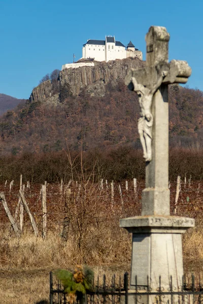 Ancien Château Dans Les Montagnes — Photo