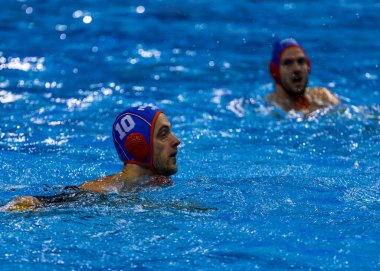 yüzme havuzunda su topu oyunu yarışması 