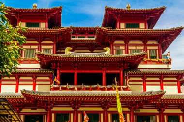 SINGAPORE / SINGAPORE - MAYIS 3, 2009: Buddha Tooth Relic Temple and Museum at Chinatown. Tang Hanedanı 'nın mimari tarzında bir tapınak. Singapur 'un en ilgi çekici yerlerinden biri..