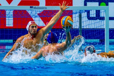 yüzme havuzunda su topu oyunu yarışması 