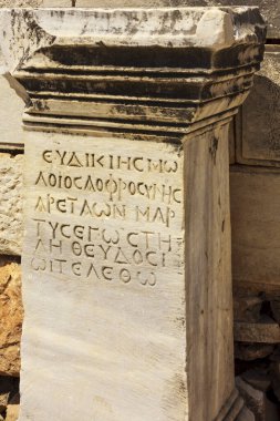 Eski şehirde antik Roma haçı