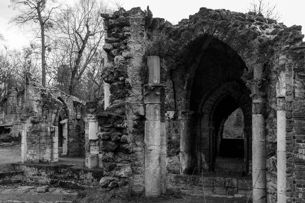 Средневековые Архитектурные Руины Английском Саду Тата Венгрия Готические Арки — стоковое фото