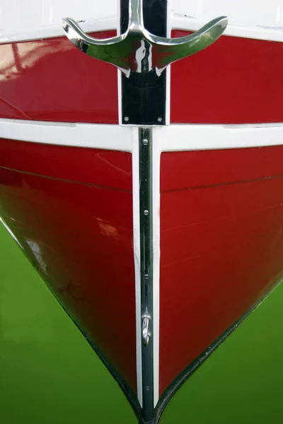 Kırmızı Beyaz Bir Tekne Fotoğrafı — Stok fotoğraf