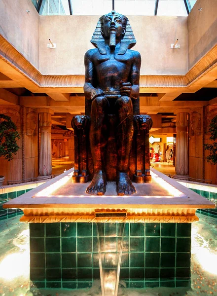 Közeli Felvétel Tutankhamon Szobráról Hotelben — Stock Fotó