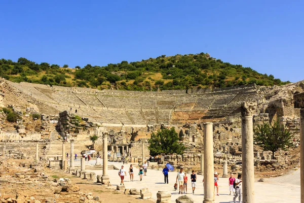 Turisták Között Sétáló Ősi Romjai Város Ephesus Törökország — Stock Fotó