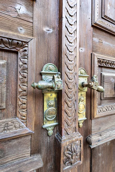 Vieille Porte Bois Avec Une Poignée — Photo