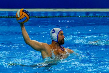 yüzme havuzunda su topu oyunu yarışması 