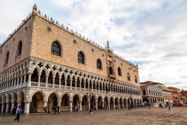 Venedik, İtalya - 4 Haziran Venedik 'te St Mark Meydanı. Piazza San Marco, İtalya 'nın Venedik meydanı. 
