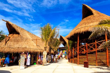 COSTA MAYA - MEXICO, 30 Ocak 2016: Kosta Maya yolcu gemisi terminali ve bu tropik cenneti bekleyen birçok eğlence beldesi.