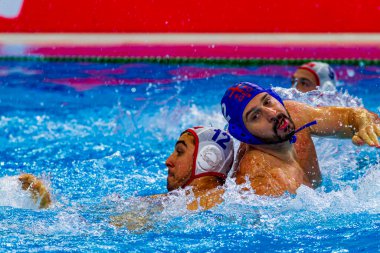 yüzme havuzunda su topu oyunu yarışması 