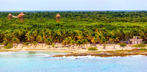 Malowniczy Widok Piękne Wybrzeże Hotelu Tropikalnym Lesie — Zdjęcie stockowe